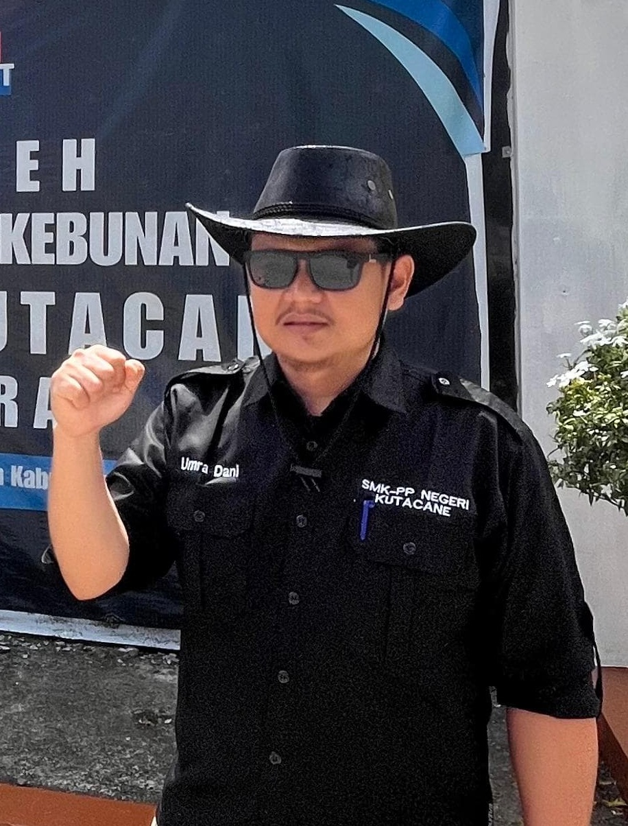 UMRA DANI, S,Kom, M.Kom, Gr